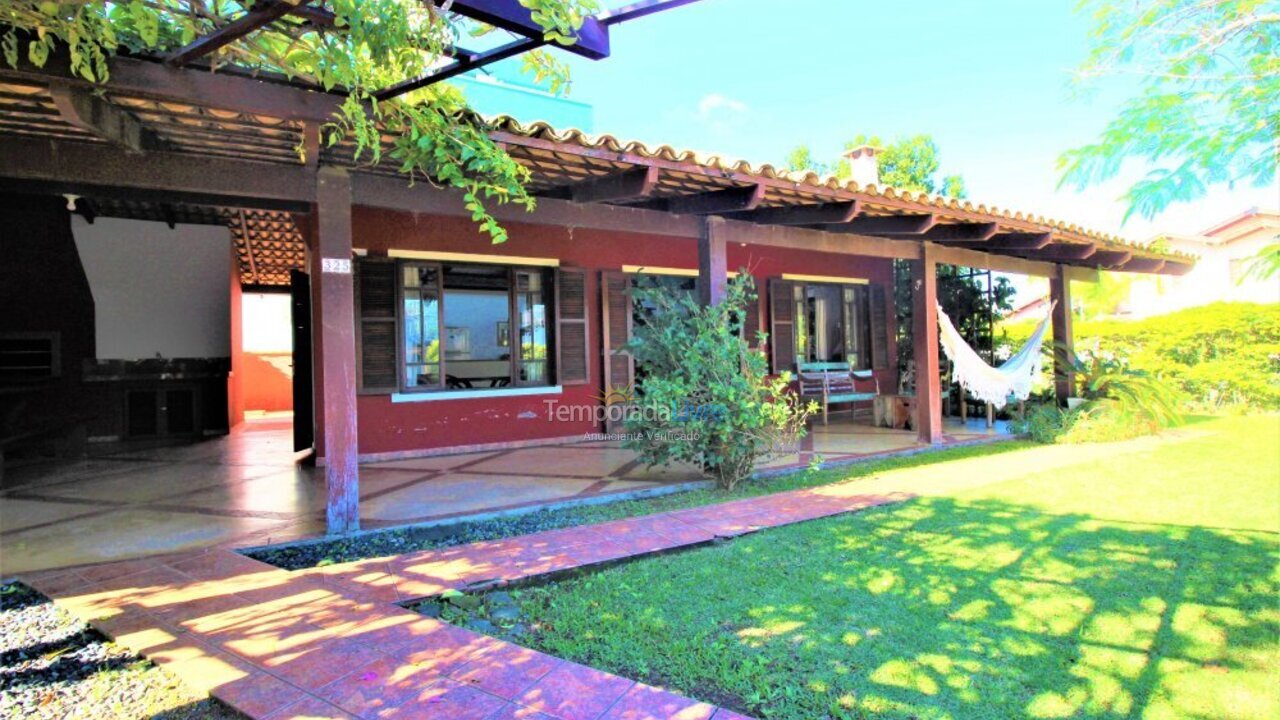 Casa para aluguel de temporada em Bombinhas (Praia de Bombas)