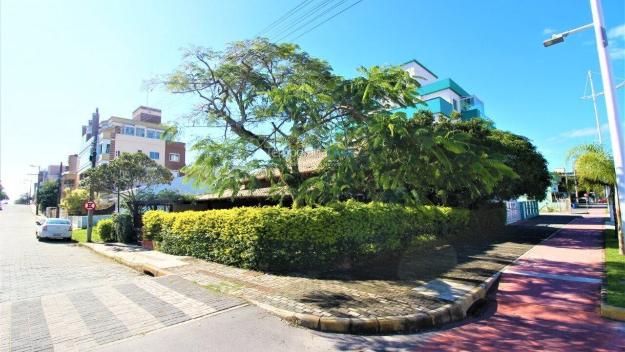 Casa para aluguel de temporada em Bombinhas (Praia de Bombas)