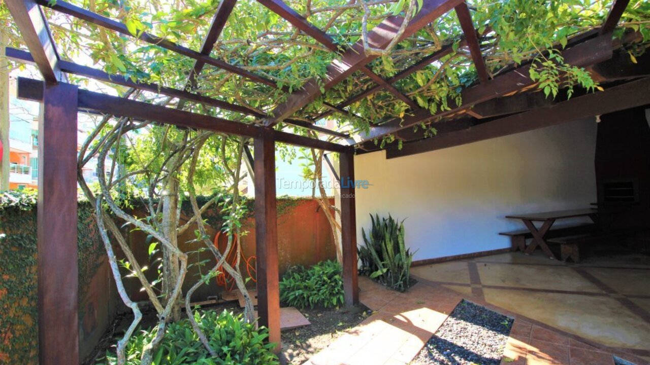 Casa para aluguel de temporada em Bombinhas (Praia de Bombas)