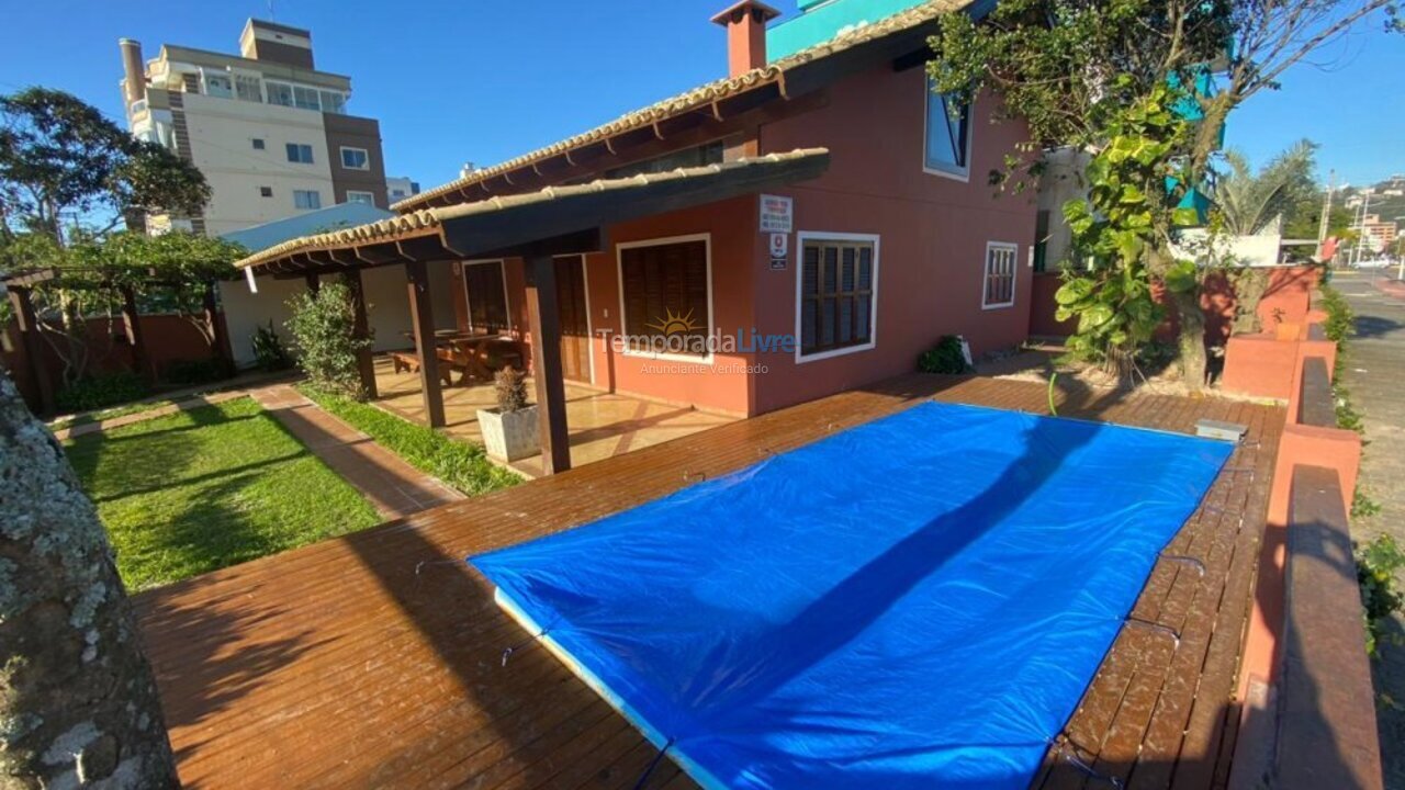 Casa para aluguel de temporada em Bombinhas (Praia de Bombas)