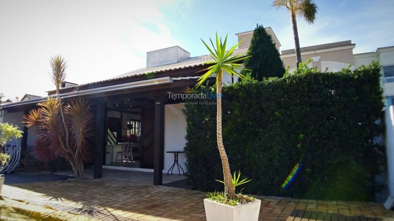 House for vacation rental in Bombinhas (Praia de Bombas)