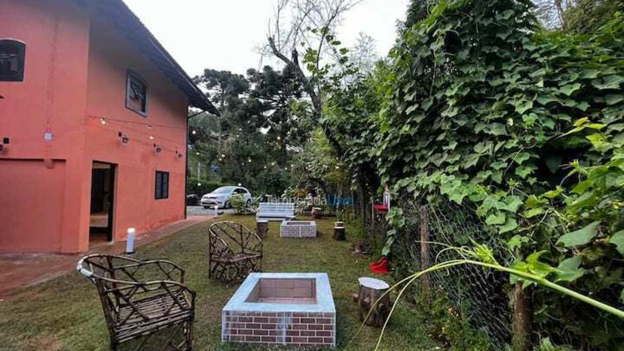 Casa para aluguel de temporada em Campos do Jordão (Fracalanza)