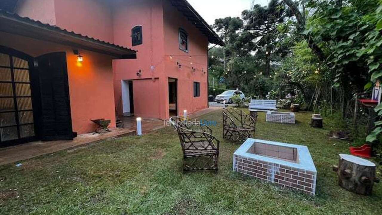 Casa para aluguel de temporada em Campos do Jordão (Fracalanza)