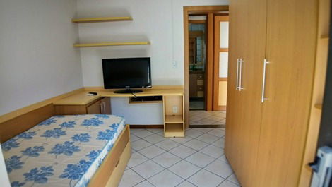 APARTAMENTO CON VISTA AL MAR - 03 DORMITORIOS - EXCELENTE UBICACIÓN