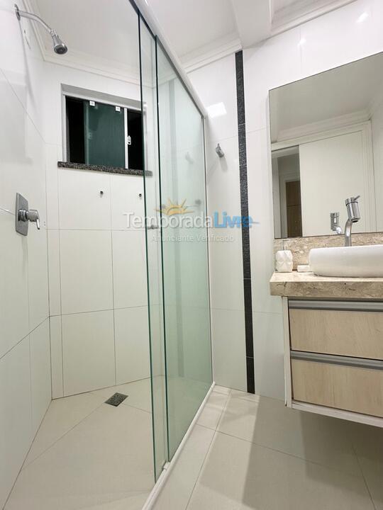 Apartamento para aluguel de temporada em Bombinhas (Praia de Quatro Ilhas)