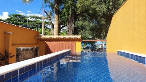 4 suites, infinity pool, beachfront, sleeps 14