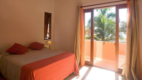 Beachfront, 3 suites, 1km from the center, swimming pool, wi-fi