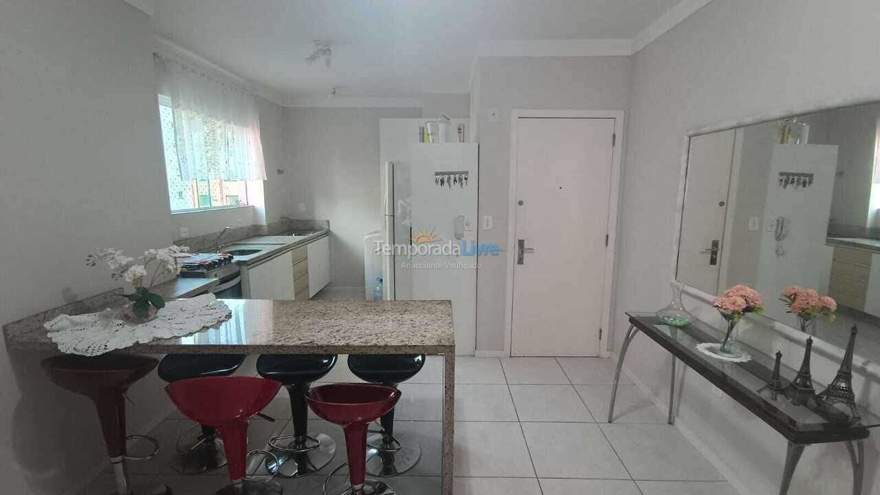 Apartamento para aluguel de temporada em Itapema (Meia Praia)