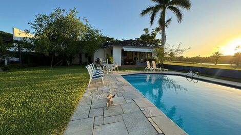 COLONIAL HOUSE IN GUARUJÁ GOLF CLUB