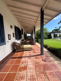 COLONIAL HOUSE IN GUARUJÁ GOLF CLUB