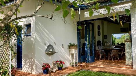 COLONIAL HOUSE IN GUARUJÁ GOLF CLUB