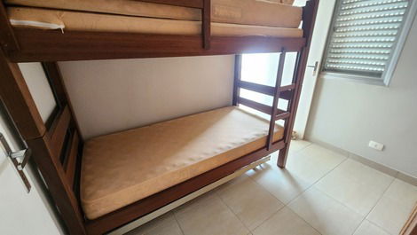 Pitangueiras beautiful 3 bedrooms, living room with balcony, 2 parking spaces, air conditioning, beach service