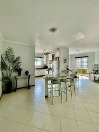 APARTAMENTO 03 DORMITÓRIOS EM MEIA PRAIA ITAPEMA SC
