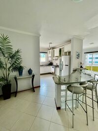 APARTAMENTO 03 DORMITÓRIOS EM MEIA PRAIA ITAPEMA SC