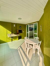 APARTAMENTO 03 DORMITÓRIOS EM MEIA PRAIA ITAPEMA SC