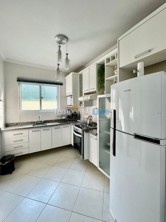 Apartamento para aluguel de temporada em Itapema (Meia Praia)