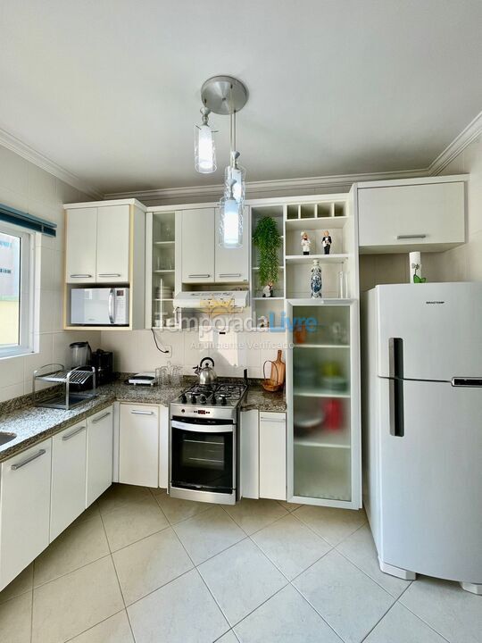 Apartamento para aluguel de temporada em Itapema (Meia Praia)