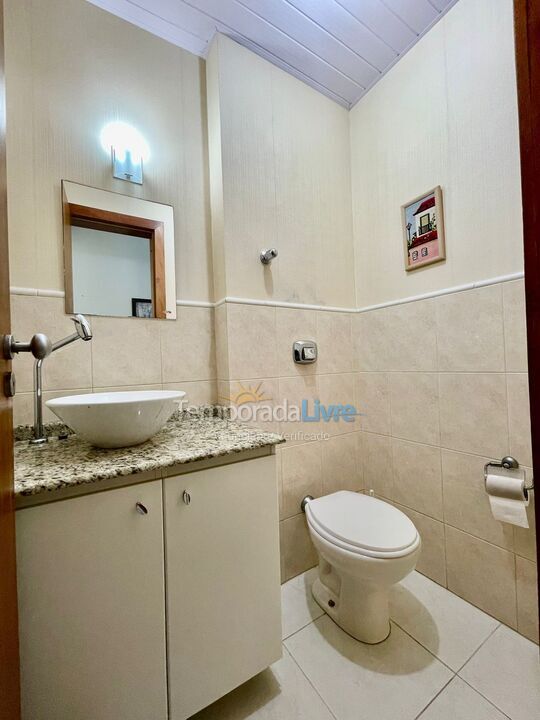 Apartamento para aluguel de temporada em Itapema (Meia Praia)