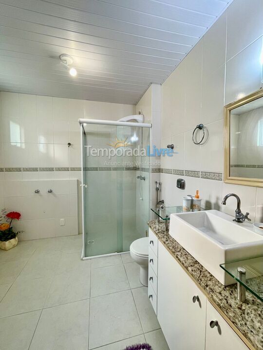 Apartamento para aluguel de temporada em Itapema (Meia Praia)
