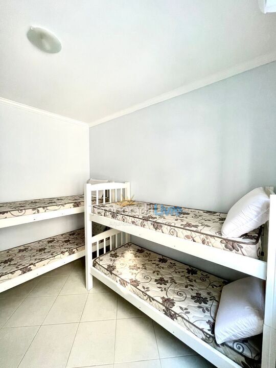 Apartamento para aluguel de temporada em Itapema (Meia Praia)