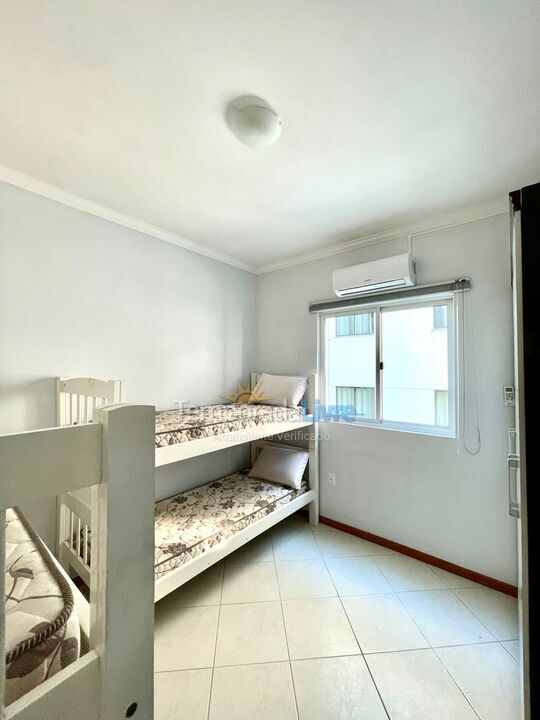 Apartamento para aluguel de temporada em Itapema (Meia Praia)