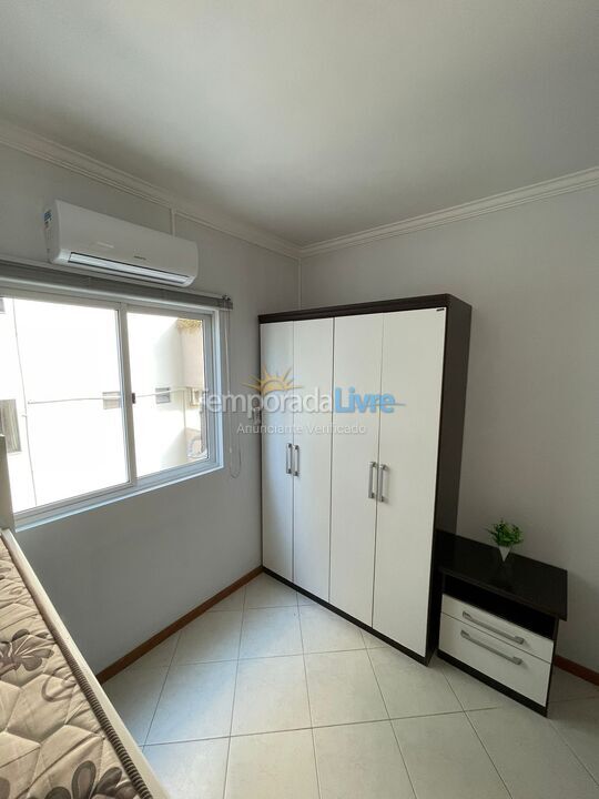 Apartamento para aluguel de temporada em Itapema (Meia Praia)