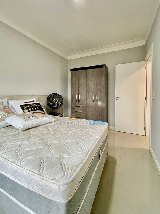 Apartamento para aluguel de temporada em Itapema (Meia Praia)