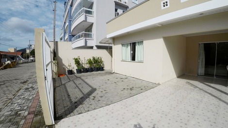 Beautiful house 100 meters from the beach and general commerce