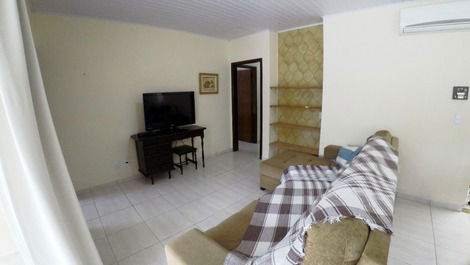 Beautiful house 100 meters from the beach and general commerce