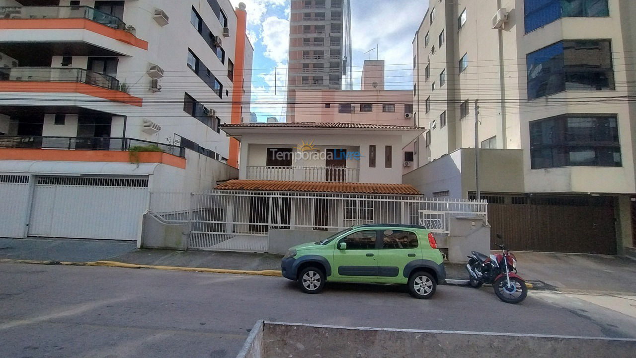 Casa para alquiler de vacaciones em Itapema (Meia Praia)