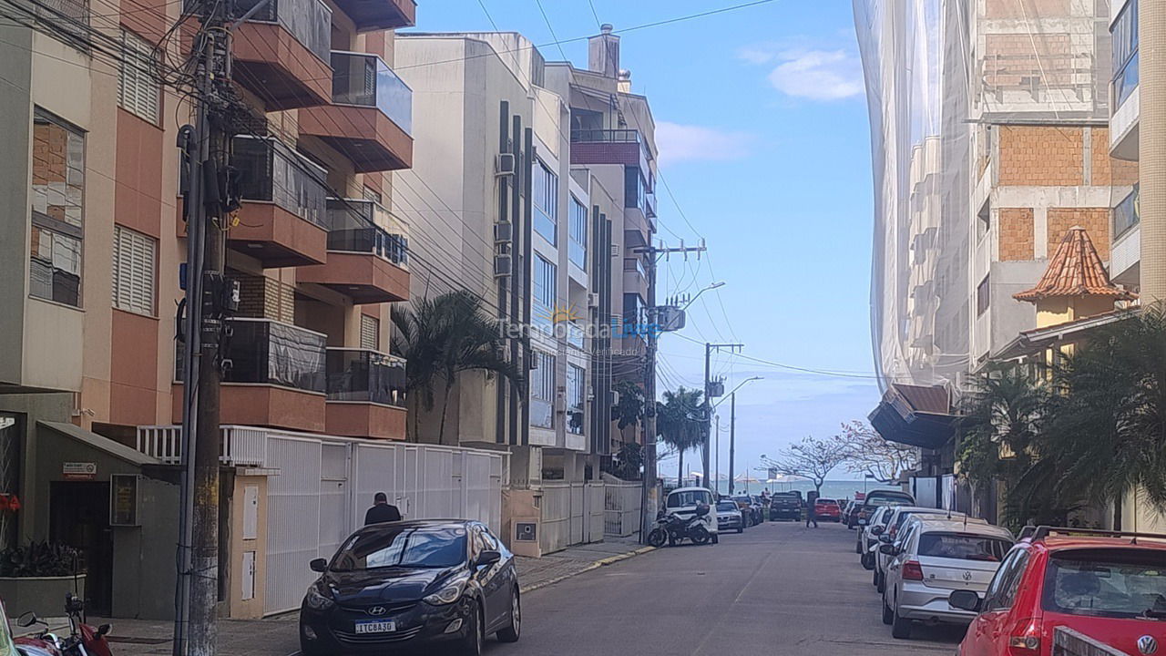 Casa para aluguel de temporada em Itapema (Meia Praia)