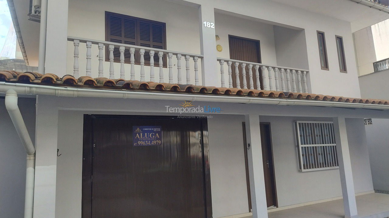 Casa para alquiler de vacaciones em Itapema (Meia Praia)