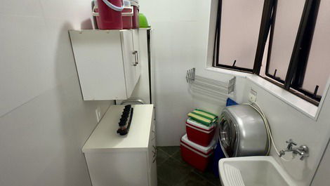 APTO ACONCHEGANTE EM COND. BEIRA-MAR | AC +TVs +WI-FI +PISCINA +2 GAR