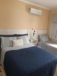 Apartamento quadra mar, 3 dormitórios na Meia Praia!