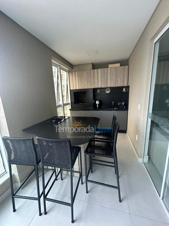 Apartamento para aluguel de temporada em Itapema (Meia Praia)