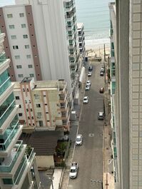 Apartamento quadra mar, 4 suítes na Meia Praia!