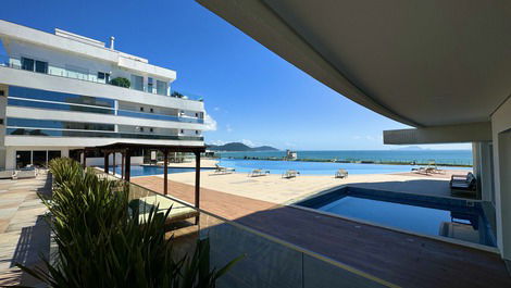 Luxurious apartment with 3 bedrooms, 1 suite, sea view...