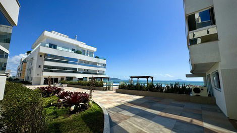 Luxurious apartment with 3 bedrooms, 1 suite, sea view...