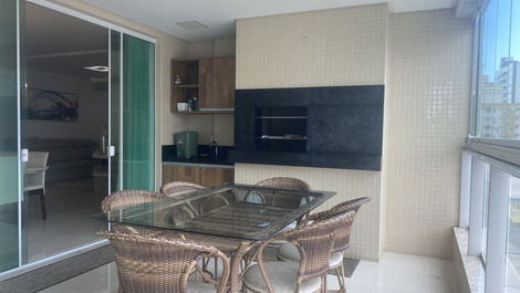 HERMOSO APARTAMENTO 4 SUITES PARA 10 PERSONAS EN MEIA PRAIA