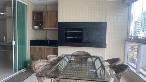 HERMOSO APARTAMENTO 4 SUITES PARA 10 PERSONAS EN MEIA PRAIA