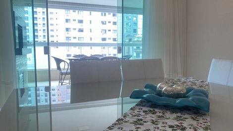 HERMOSO APARTAMENTO 4 SUITES PARA 10 PERSONAS EN MEIA PRAIA