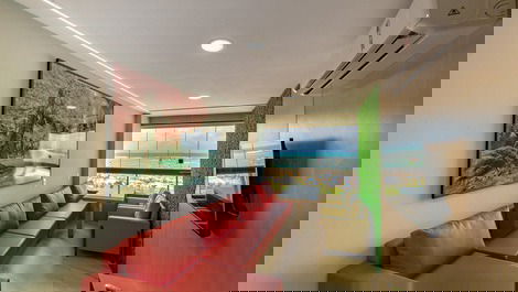 Sala ampla e confortável 