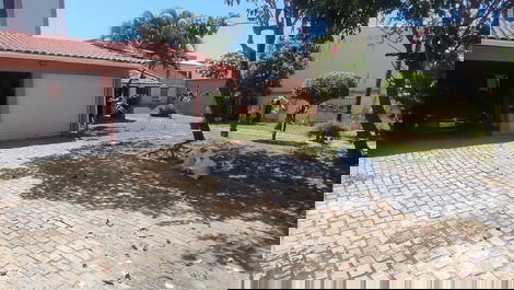 Jardim e garagem