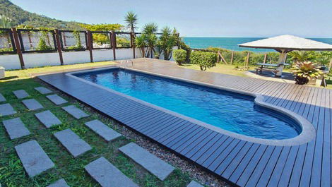 Paraíso tropical en la playa de Estaleirinho