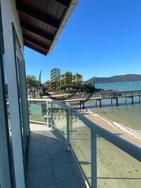 Beachfront house in Morrinhos, next to the pier: