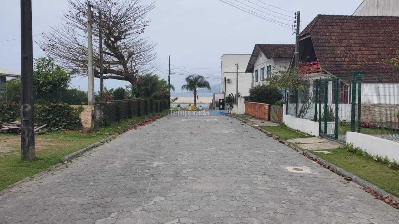 Casa para aluguel de temporada em São Francisco do Sul (Ubatuba)