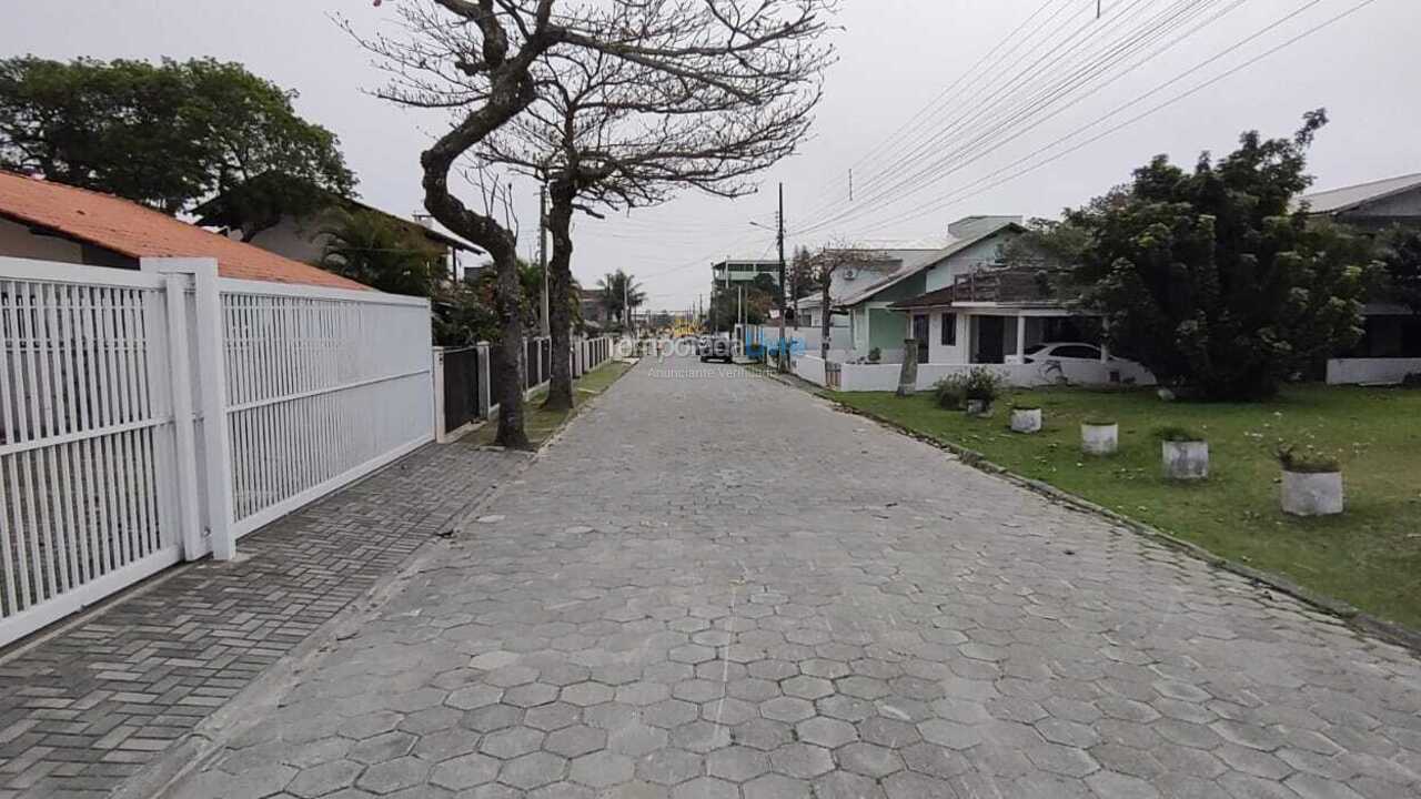 Casa para aluguel de temporada em São Francisco do Sul (Ubatuba)