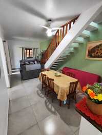 Want to escape the hustle and bustle of the city? Cozy townhouse in Itamambuca