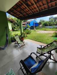 Want to escape the hustle and bustle of the city? Cozy townhouse in Itamambuca