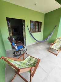 Want to escape the hustle and bustle of the city? Cozy townhouse in Itamambuca